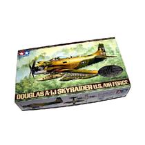 Tamiya Douglas A-1J Skyraider US Air Force repülőgép modell - 1:48